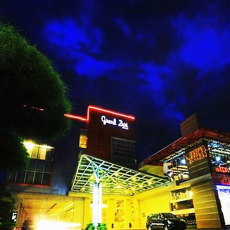 Hotel Grand Zuri Muaraenim Екстериор снимка