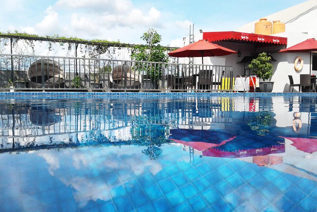 Hotel Grand Zuri Muaraenim Екстериор снимка