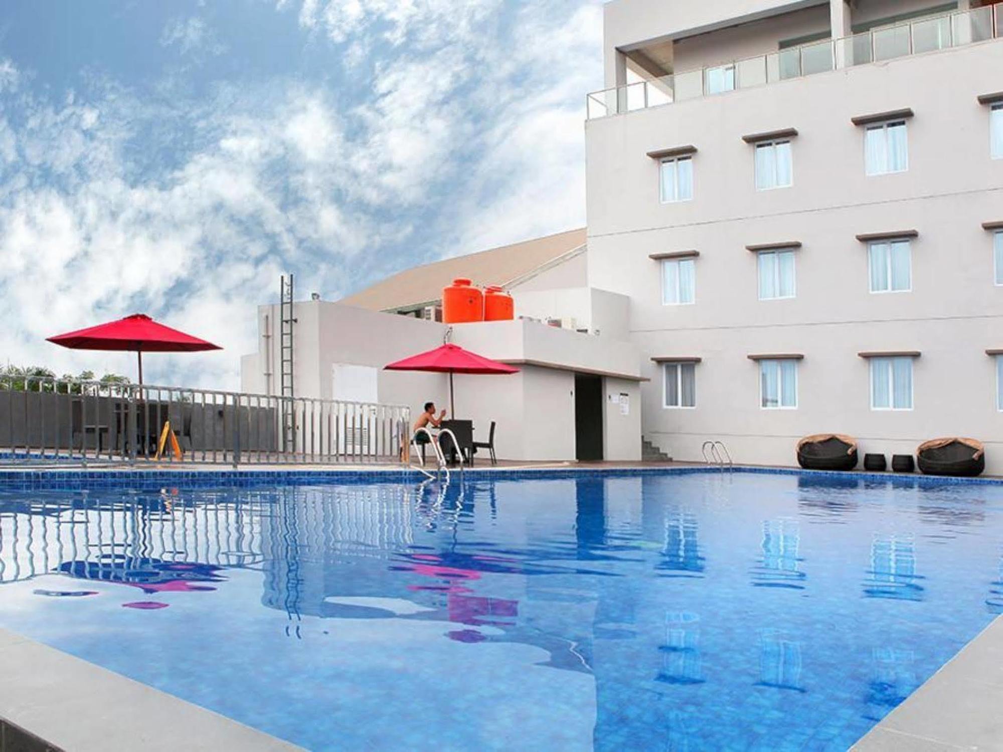 Hotel Grand Zuri Muaraenim Екстериор снимка