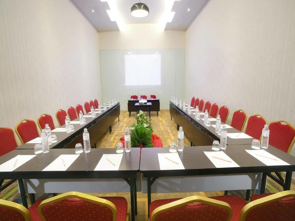 Hotel Grand Zuri Muaraenim Екстериор снимка
